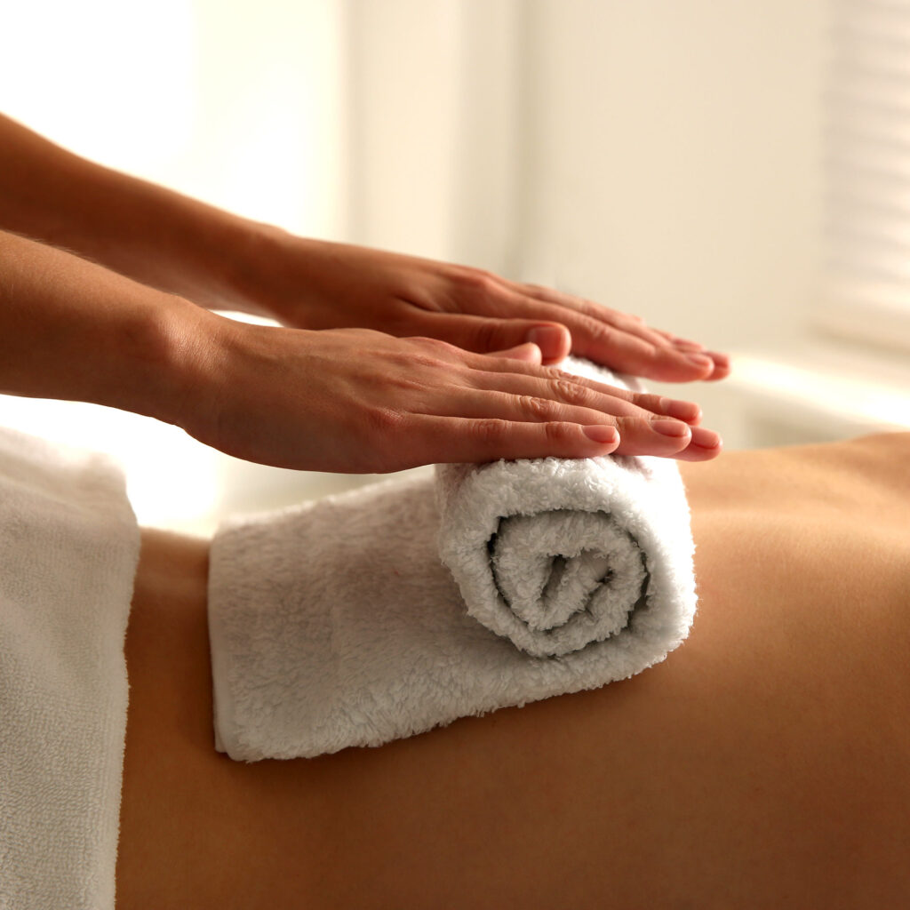 stress-relief-massage-hot-towels-to-relieve-sore-muslces-